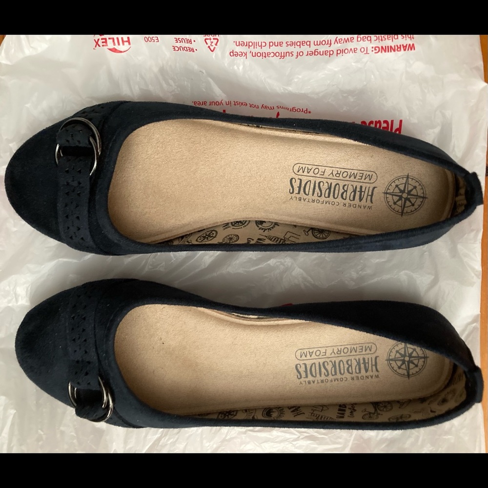 Navy blue shoe